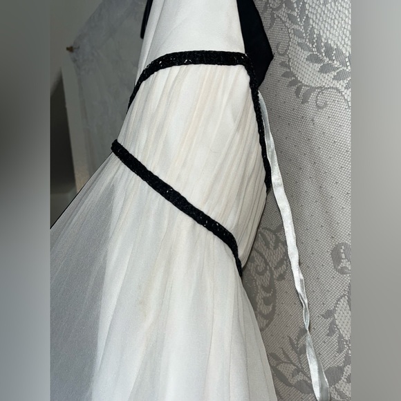 Max & Cleo Black & White Halter Maxi Dress 🌵4 - Picture 13 of 16